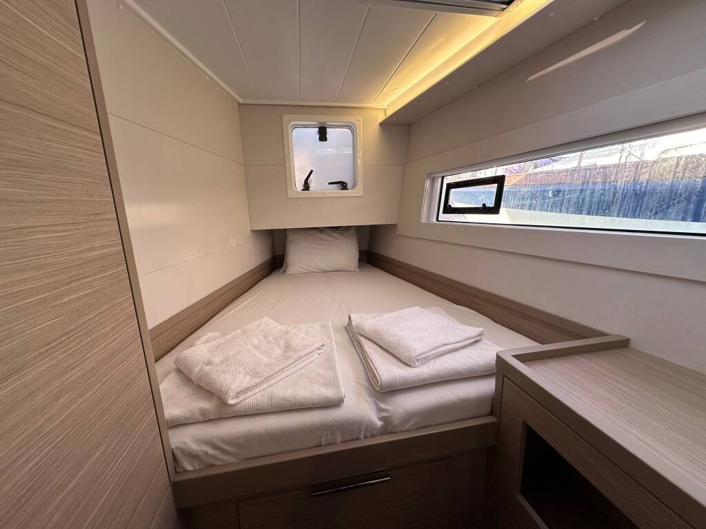 Catamaran Lagoon 40 Sail Aries