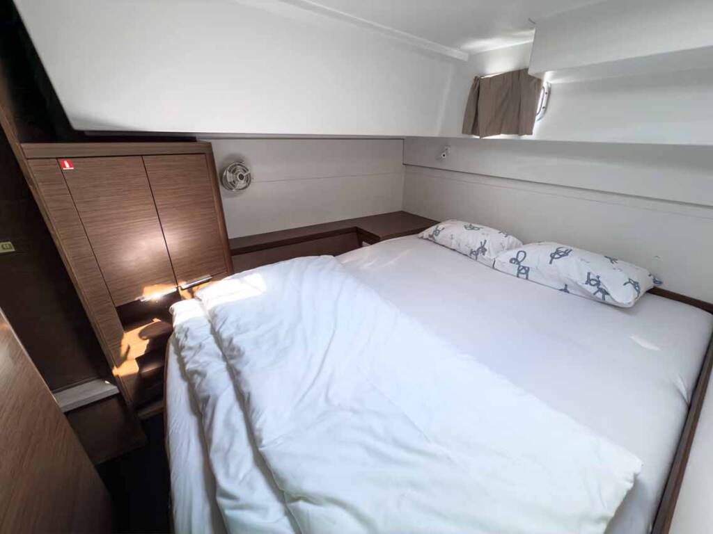Catamaran Lagoon 40 Blue