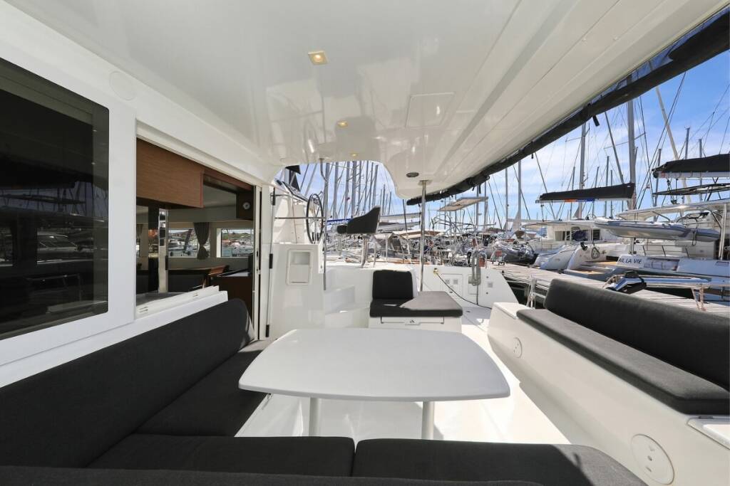 Catamaran Lagoon 40 Liquid Spirit