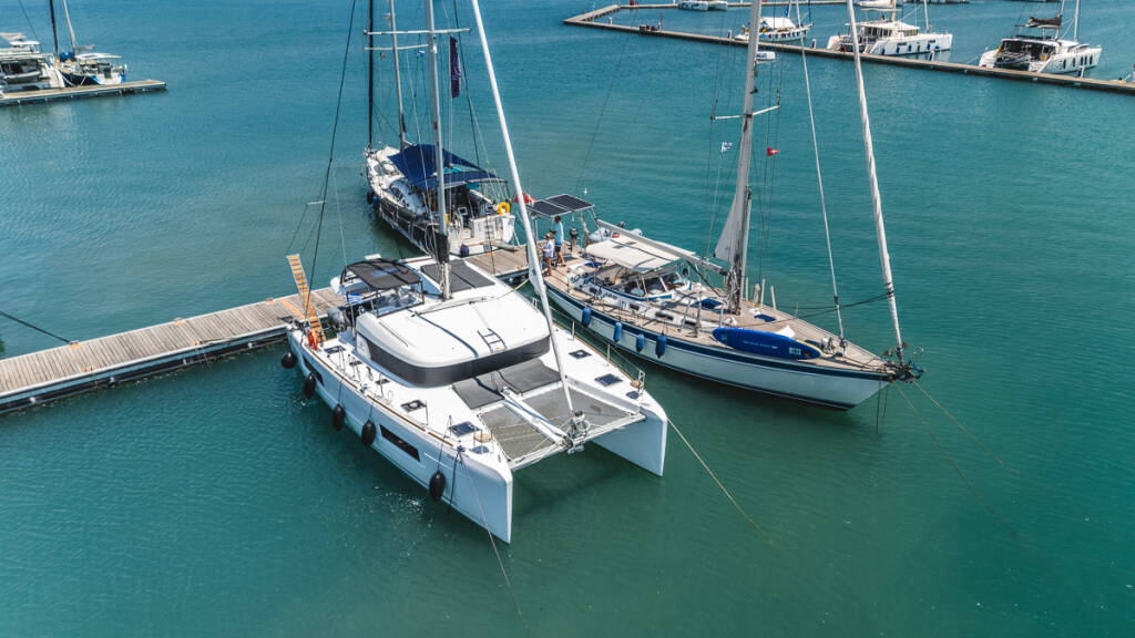 Catamaran Lagoon 40 Deva