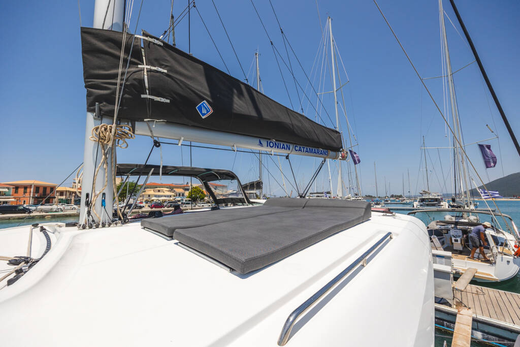 Catamaran Lagoon 40 Deva