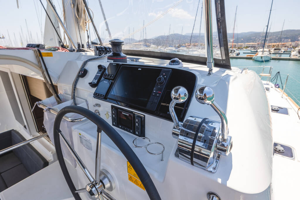 Catamaran Lagoon 40 Deva