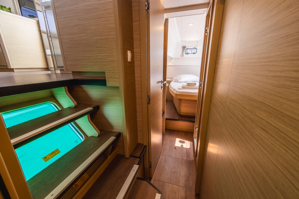 Catamaran Lagoon 40 Deva