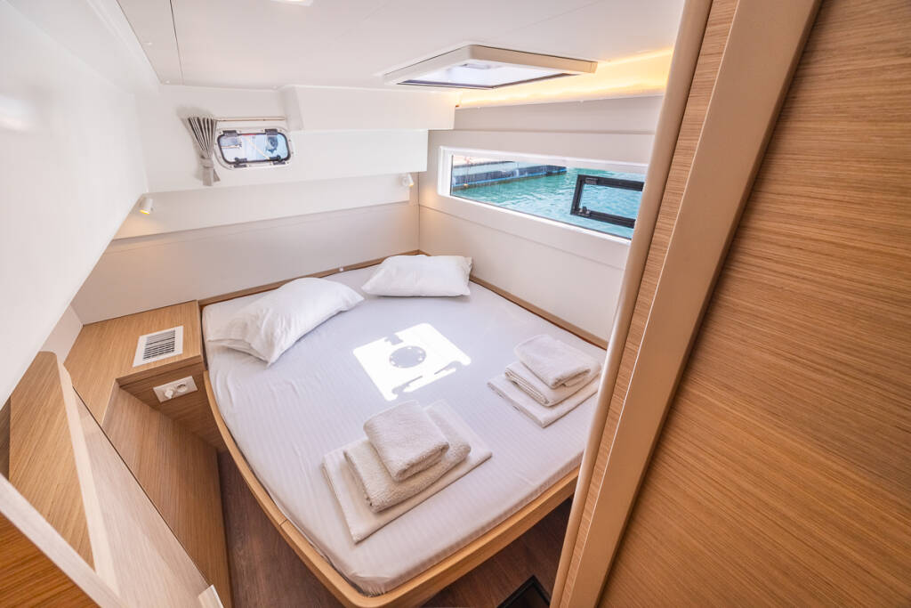 Catamaran Lagoon 40 Deva