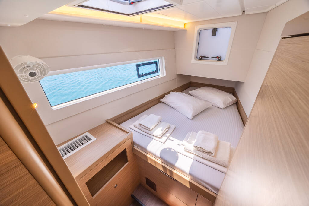 Catamaran Lagoon 40 Deva