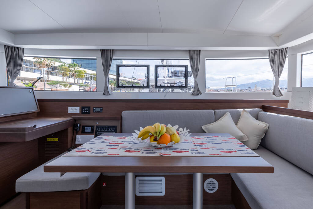 Katamaran Lagoon 40 Sailor Moon