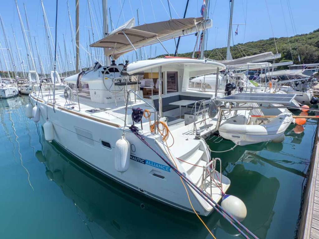 Catamaran Lagoon 400 S2 Yolamare