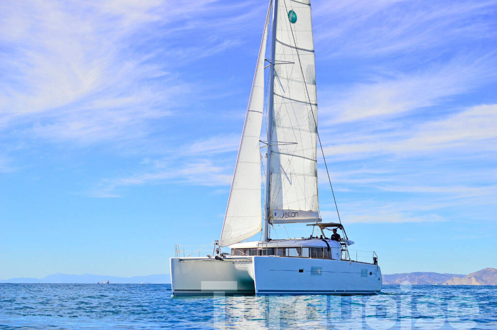 Lagoon 400 S2 Turquoise Lavrion, main port