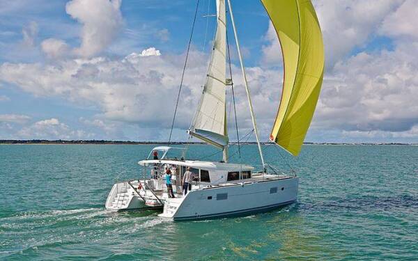Lagoon 400 S2 Callisto Lavrion, main port