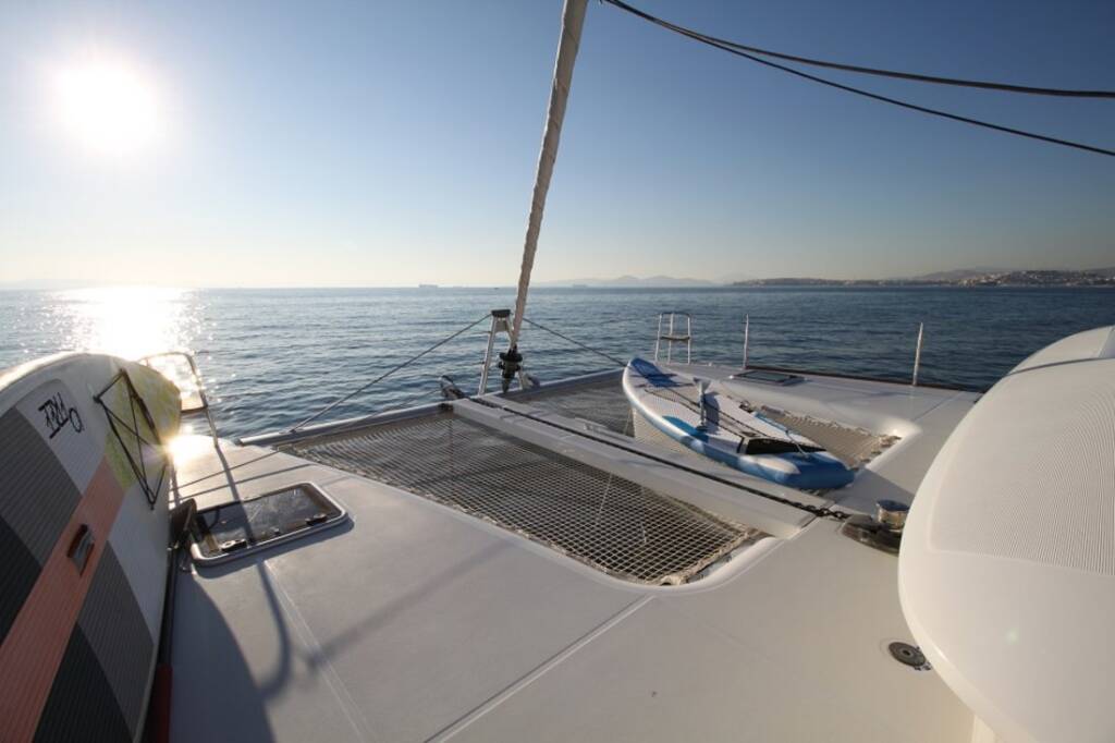 Katamaran Lagoon 400 S2 Sailing Blue 4