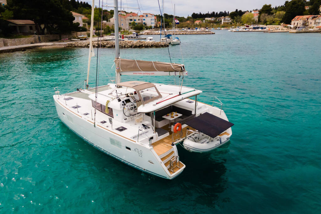 Katamaran Lagoon 400 S2 