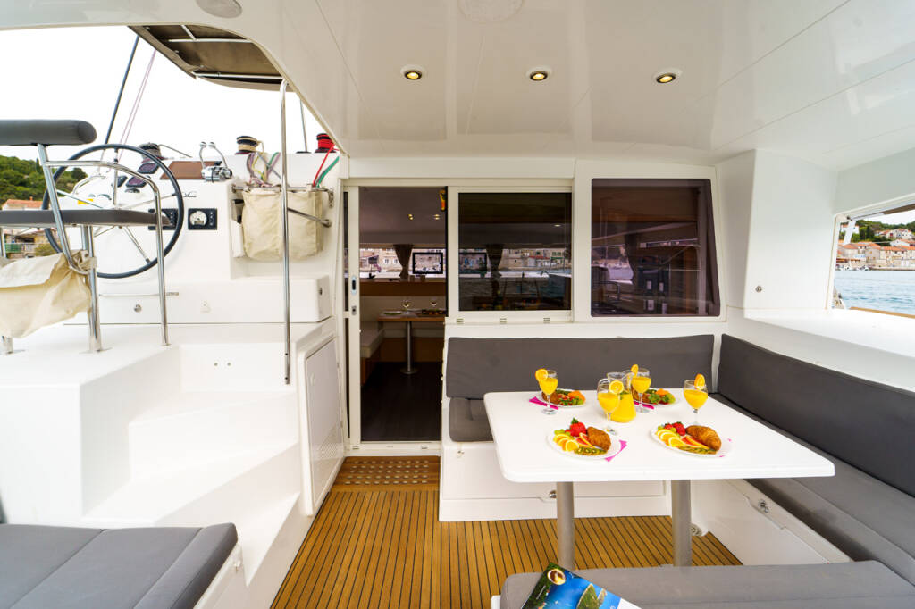 Katamaran Lagoon 400 S2 