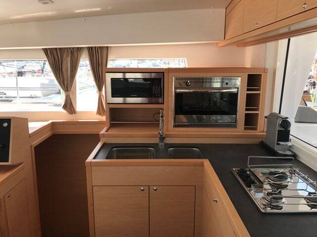 Catamaran Lagoon 400 S2 Tulip