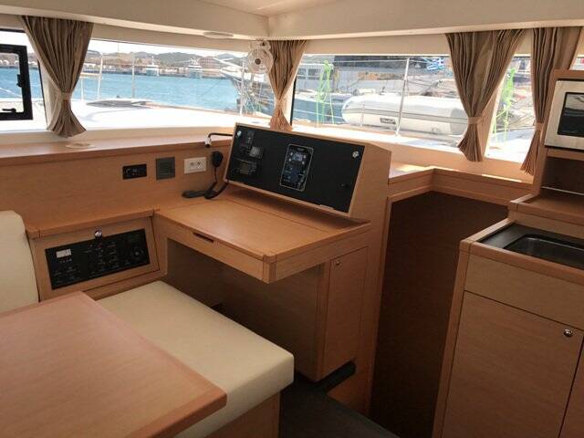 Catamaran Lagoon 400 S2 Tulip