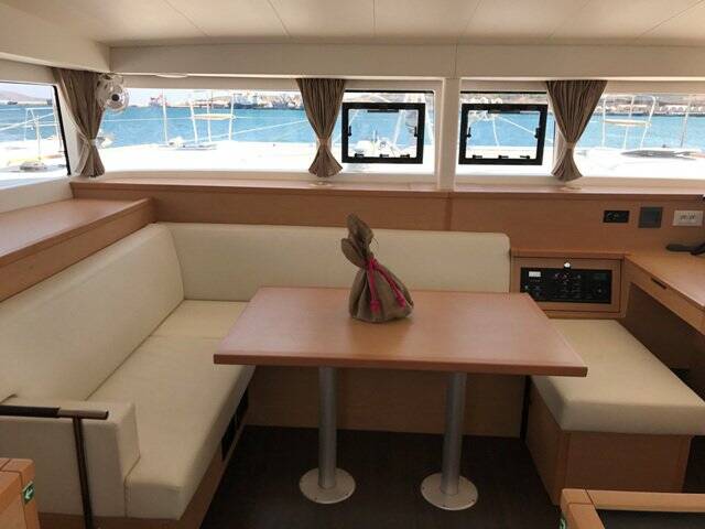 Catamaran Lagoon 400 S2 Tulip