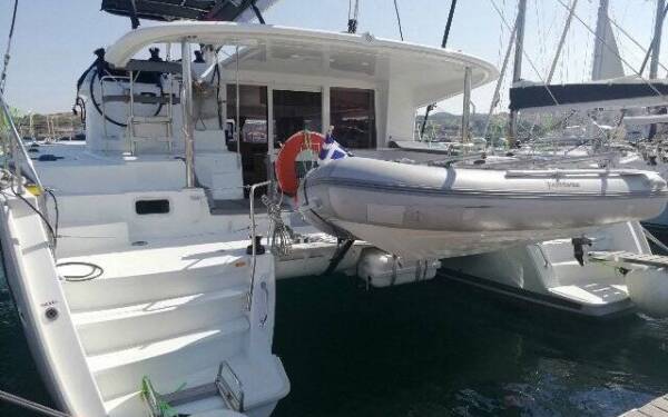 Lagoon 400 S2 Tulip Lavrion, main port