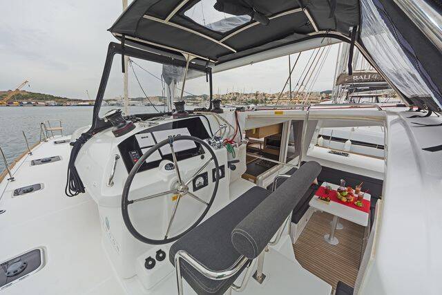 Katamaran Lagoon 400 S2 Libre
