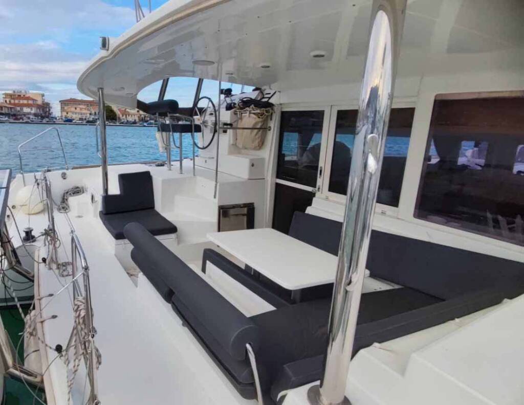 Catamaran Lagoon 400 S2 Shyva