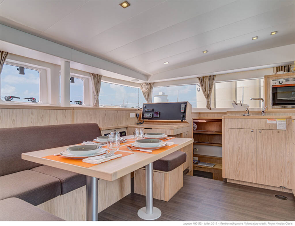 Catamaran Lagoon 400 S2 Shyva