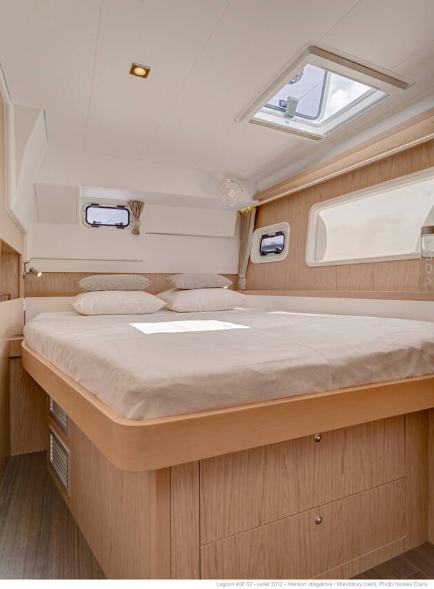 Catamaran Lagoon 400 S2 Shyva