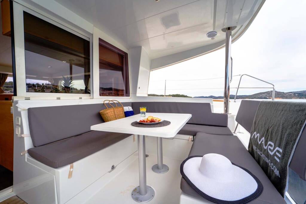 Catamaran Lagoon 400 S2 Secret of Life