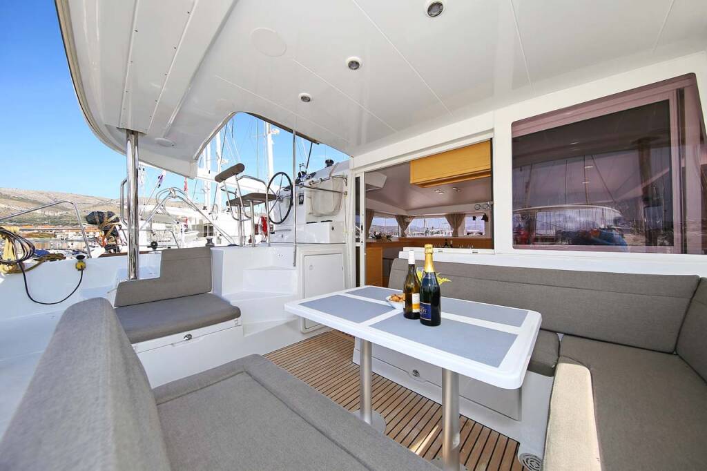 Catamaran Lagoon 400 S2 Elea