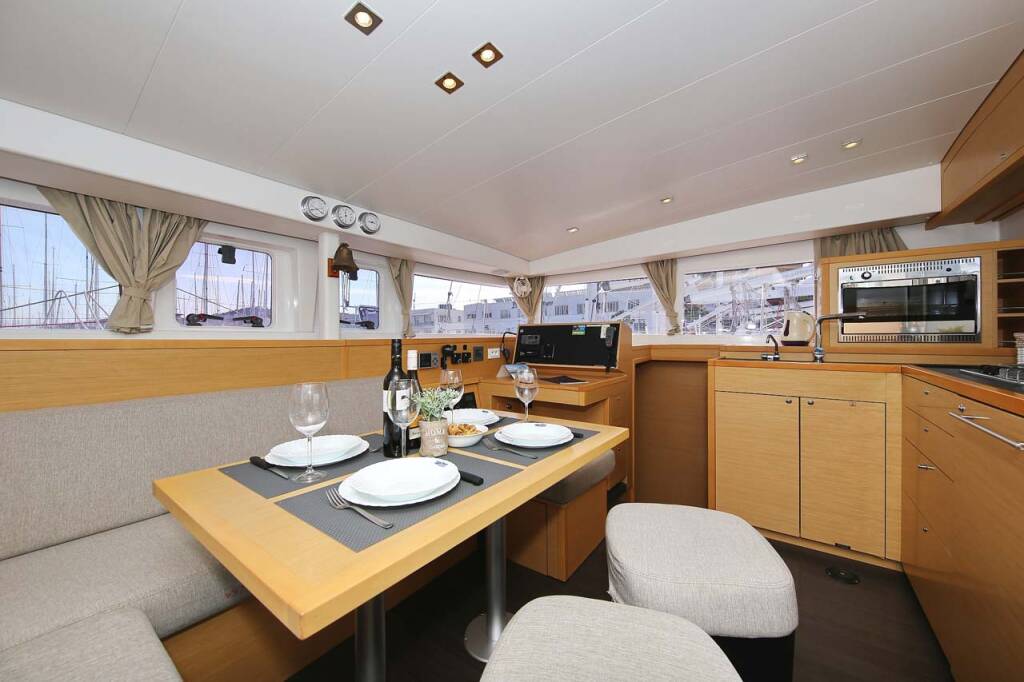 Catamaran Lagoon 400 S2 Elea