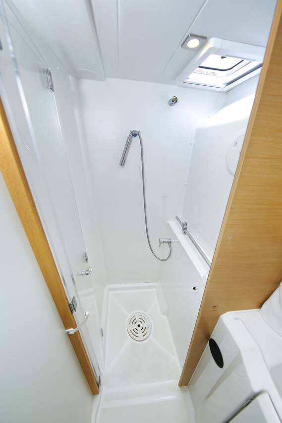 Catamaran Lagoon 400 S2 Elea