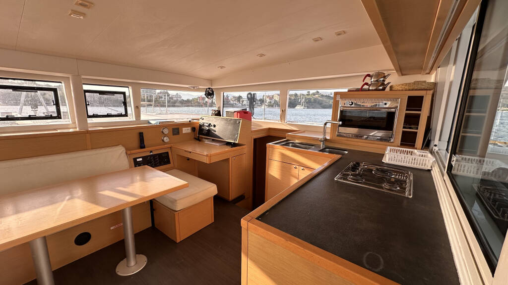 Katamaran Lagoon 400 Santi