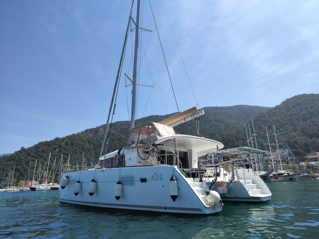 Katamaran Lagoon 400 Santi
