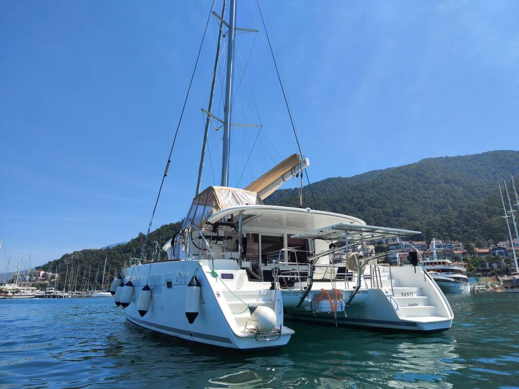 Katamaran Lagoon 400 Santi