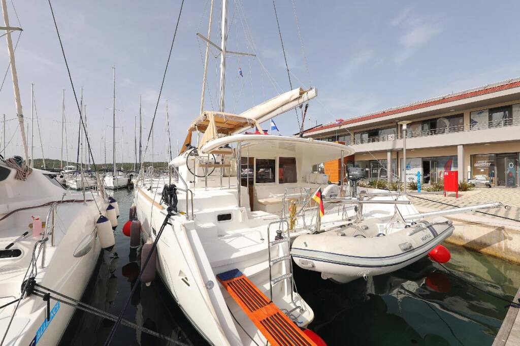 Catamaran Lagoon 400 Caribbean