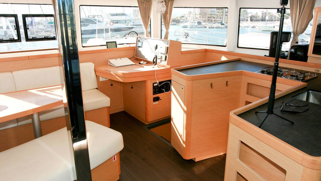 Catamaran Lagoon 42 Moonlight