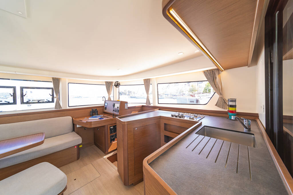 Catamaran Lagoon 42 Marou