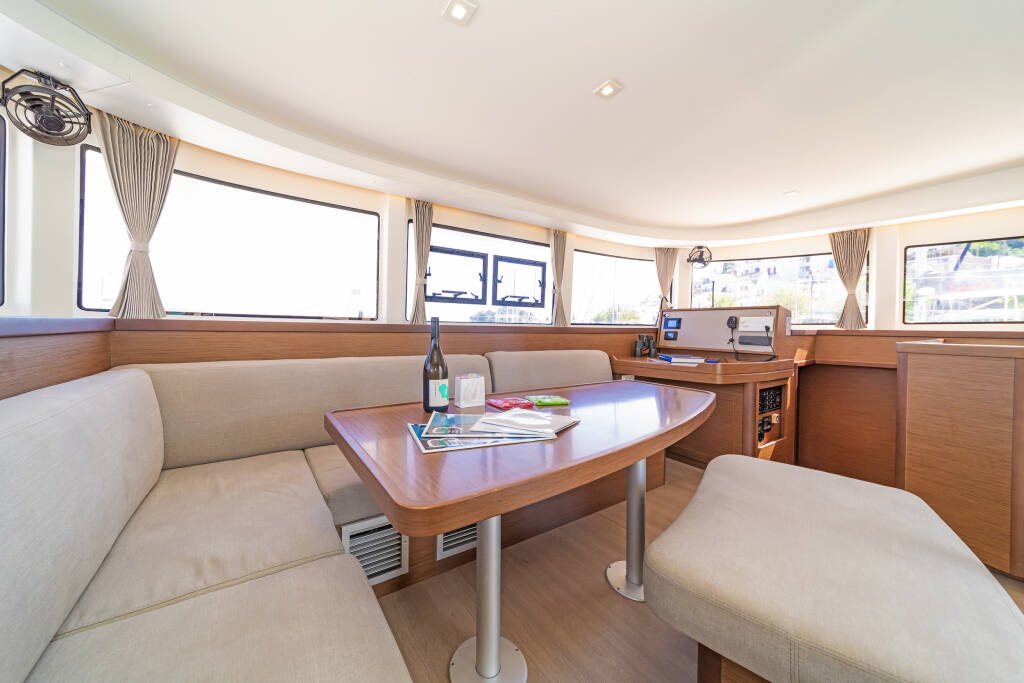 Catamaran Lagoon 42 Marou