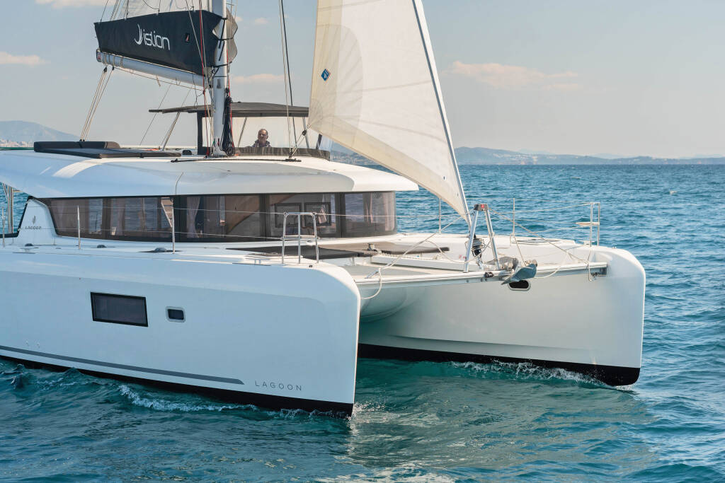 Catamaran Lagoon 42 Wind Whisper 