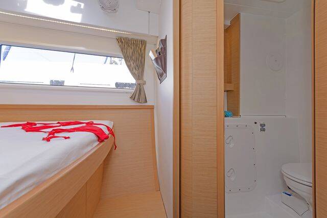 Catamaran Lagoon 42 Wind Whisper 