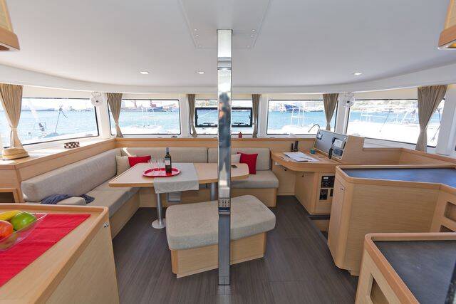 Catamaran Lagoon 42 Wind Whisper 