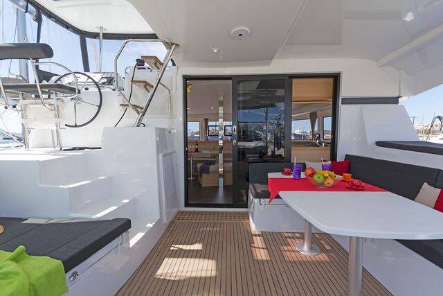 Catamaran Lagoon 42 Wind Whisper 