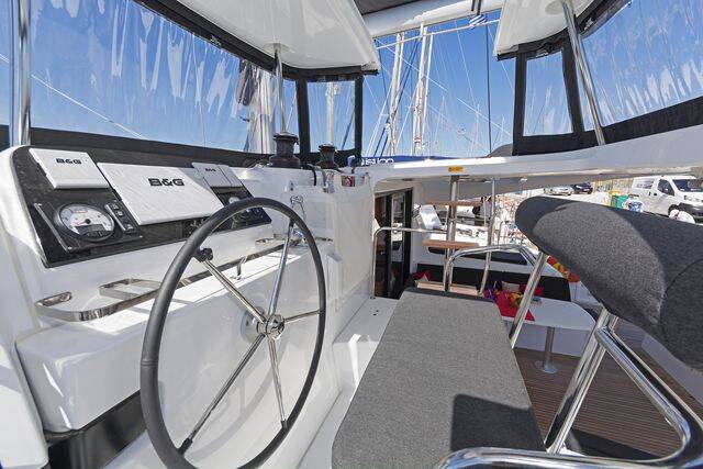Catamaran Lagoon 42 Wind Whisper 