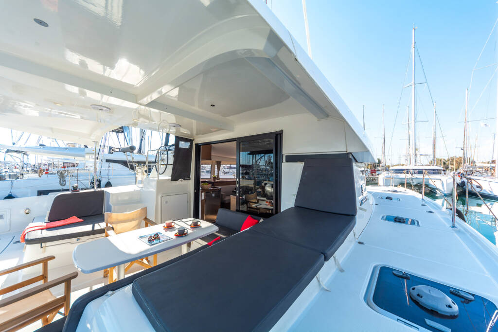 Catamaran Lagoon 42 Wind Whisper 