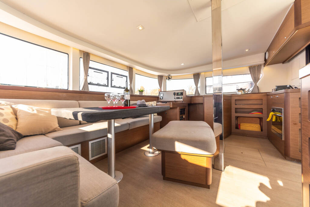 Catamaran Lagoon 42 Wind Whisper 