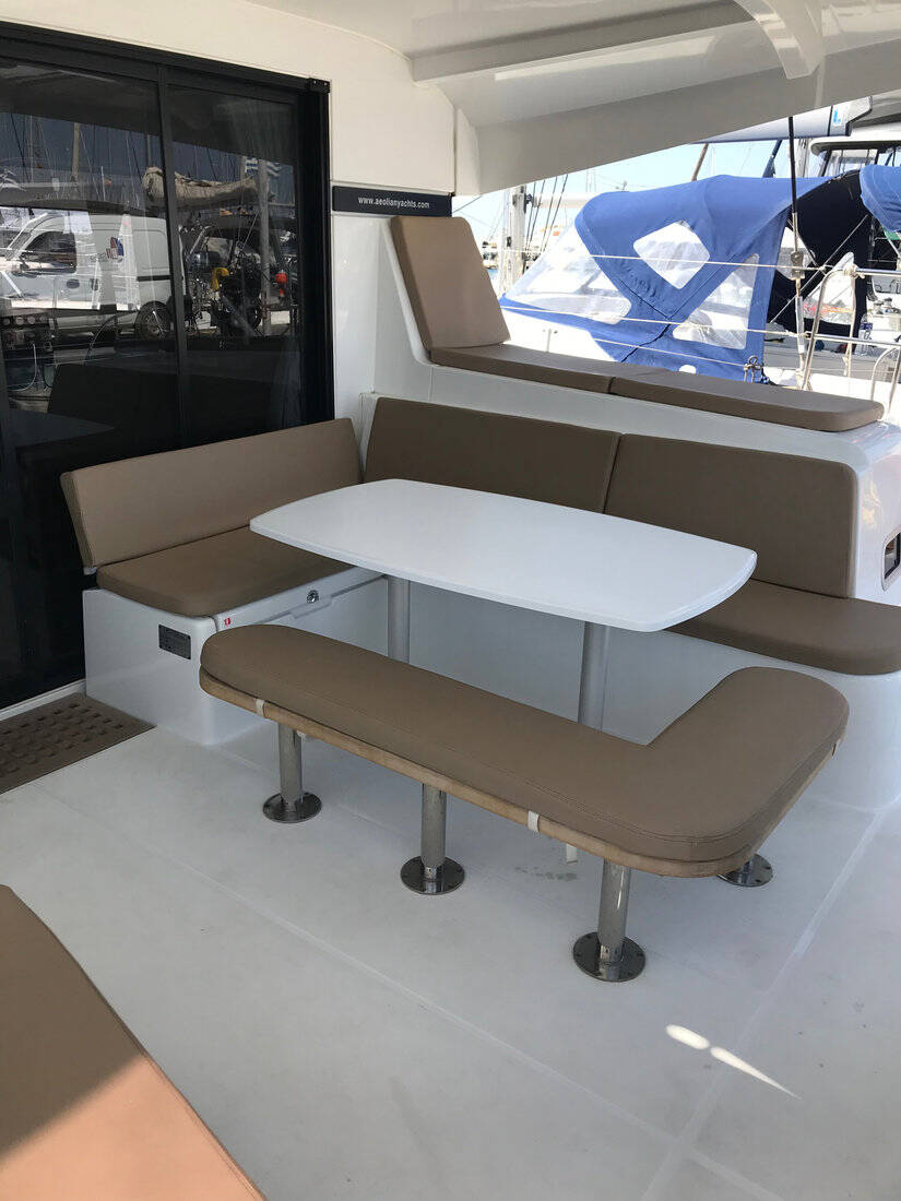 Catamaran Lagoon 42 Aeolian Breeze
