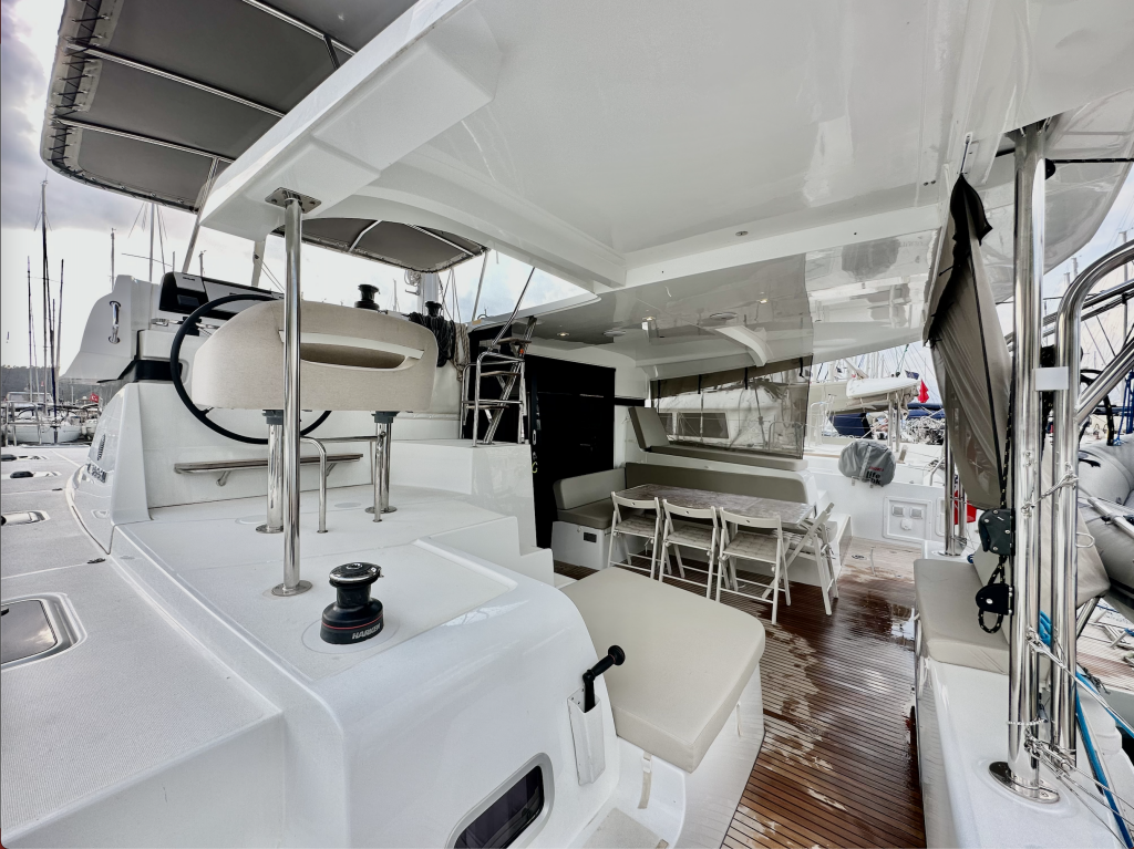 Catamaran Lagoon 42 Sail Arcturus