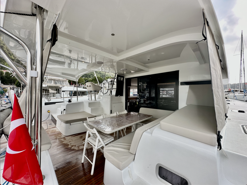 Catamaran Lagoon 42 Sail Arcturus