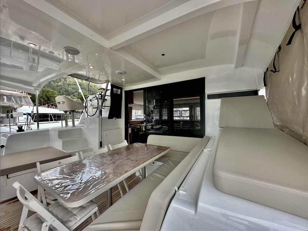 Catamaran Lagoon 42 Sail Arcturus