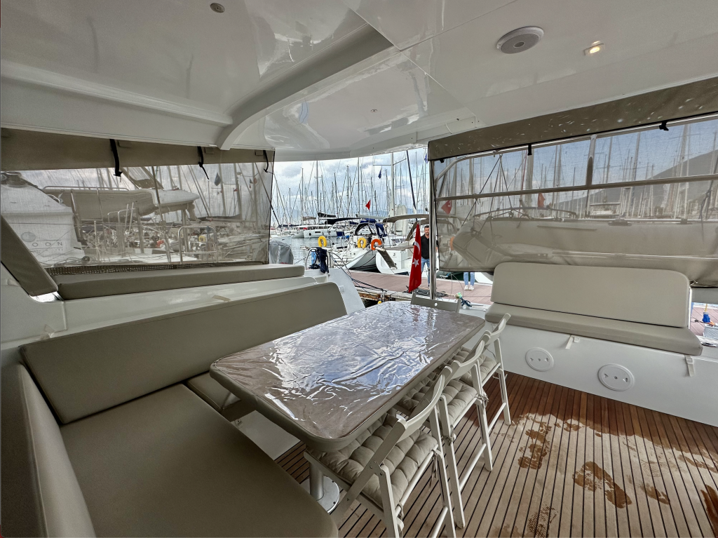 Catamaran Lagoon 42 Sail Arcturus