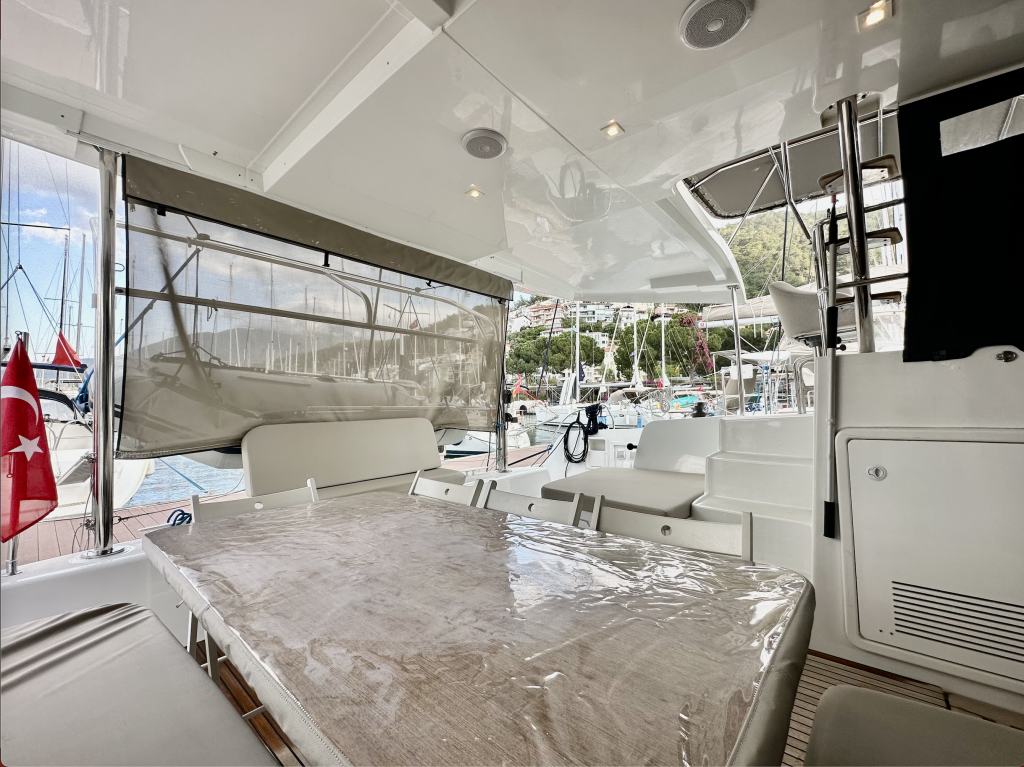Catamaran Lagoon 42 Sail Arcturus