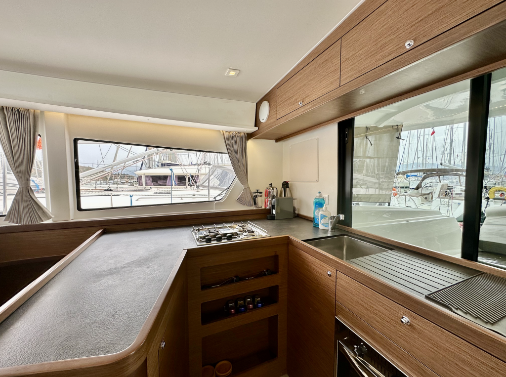 Catamaran Lagoon 42 Sail Arcturus
