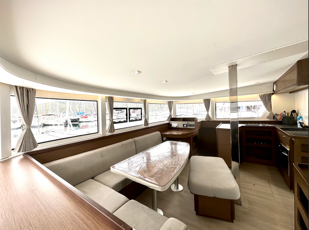 Catamaran Lagoon 42 Sail Arcturus